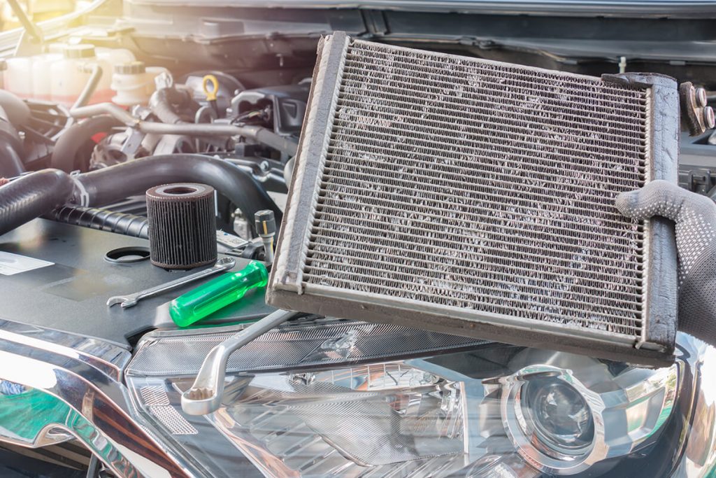 Car mechanic is Changing radiator